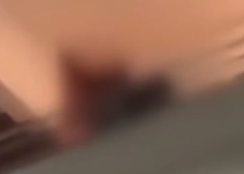 Vídeo: turistas gravam casal fazendo exercícios proibidos para menores na sacada do hotel