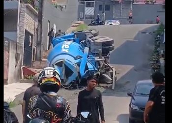 Vídeo: caminhão da Tumpex tomba no Conjunto Parque das Nações