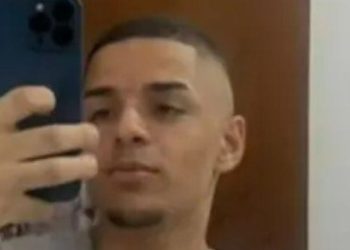 Policiais confundem celular com arma e jovem acaba m0rt0 com 27 tir0s