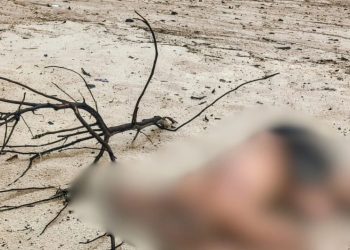 Homem é achado m0rt0 na Ponta Negra com hem4t0mas pelo corpo e barra encontrada ao lado do cadáver