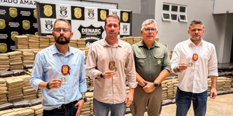 SSP-AM homenageia delegados da PC-AM por trabalho no combate à criminalidade