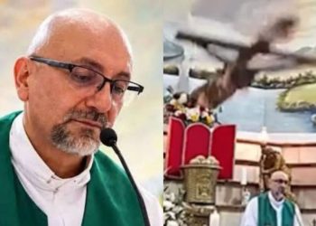 Veja: Padre m0rr3 após ser at1ngido por cruz de madeira enquanto celebrava missa em igreja