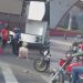 Vídeo: Duas pessoas ficam f3ridas após ac1dente de motocicleta próximo à Ufam