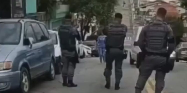 Após tentar conter mulher com faca, PM dispara e vít1ma m0rr3 durante abordagem